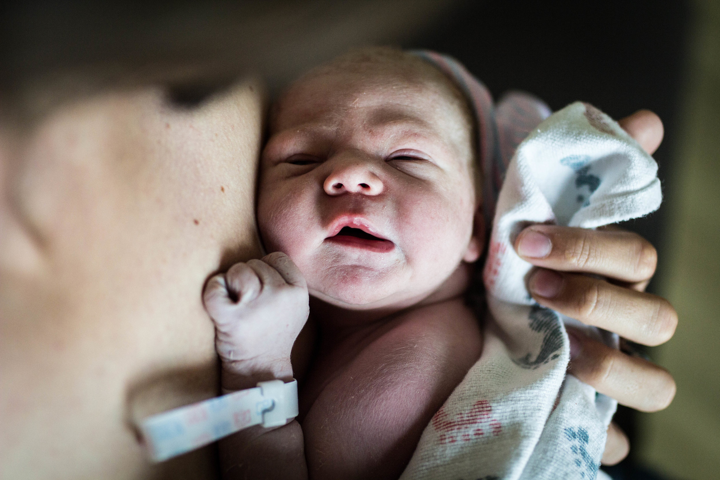 skin to skin daddy | birth photography springfield, mo 