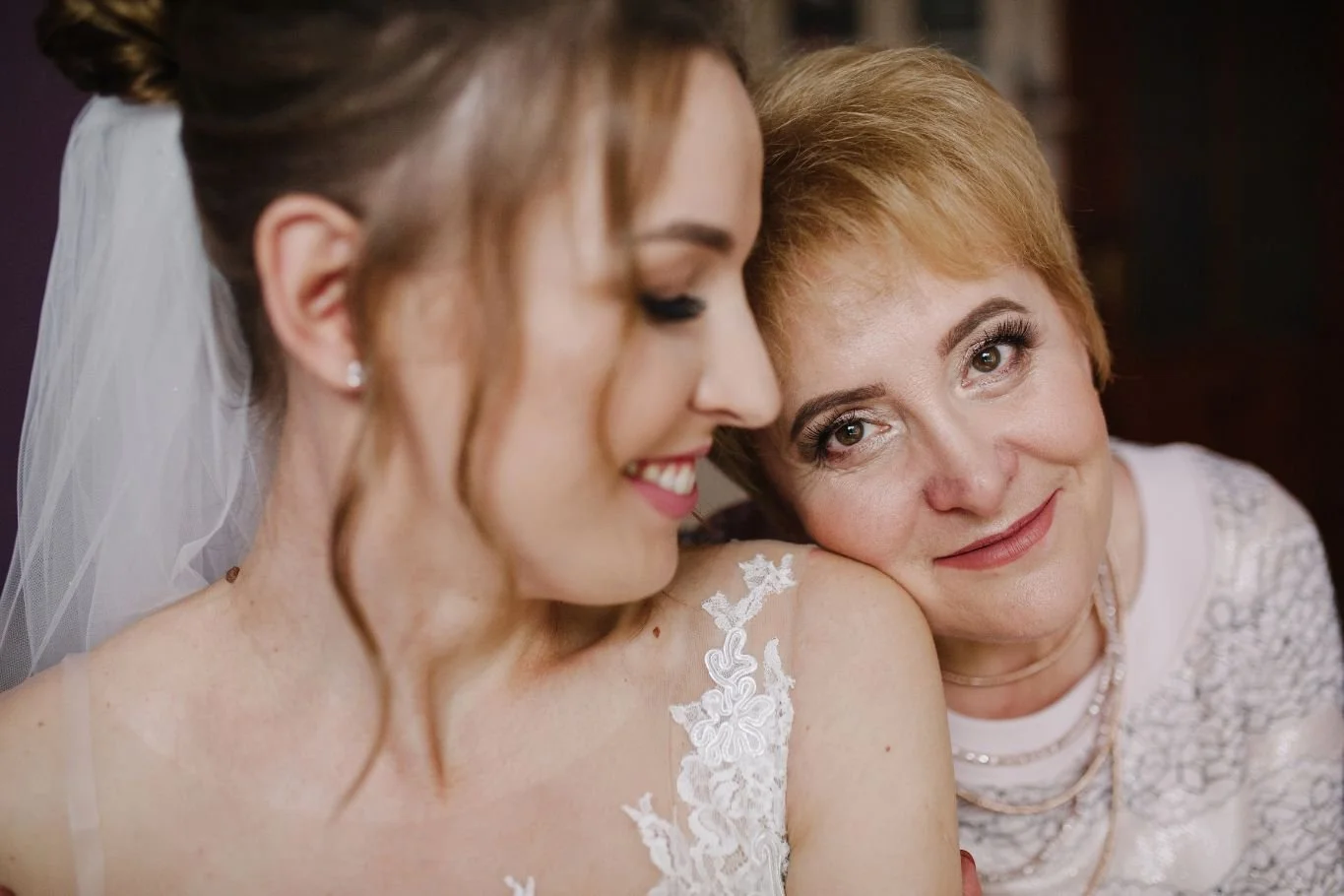 4 Elegant Mother-of-the-Bride Makeup Ideas