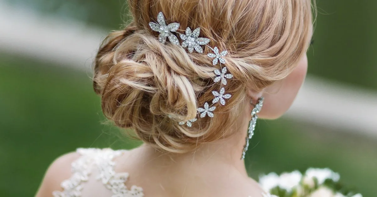 How To Choose the Best Hairstyle for Wedding Dress