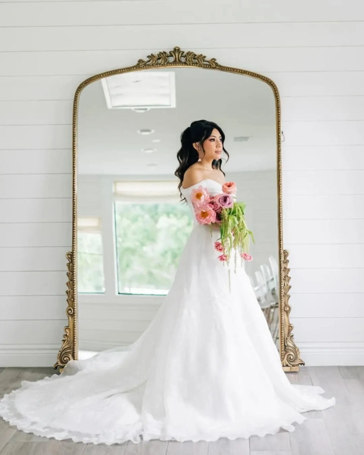 If you&rsquo;ve been wondering, &ldquo;Should I do bridal photos before my wedding?&rdquo; &ndash; this is your sign!

These sessions are such a special chance to:

💐 Get comfortable in your dress (and make sure it&rsquo;s perfect!).

💐 Have a full