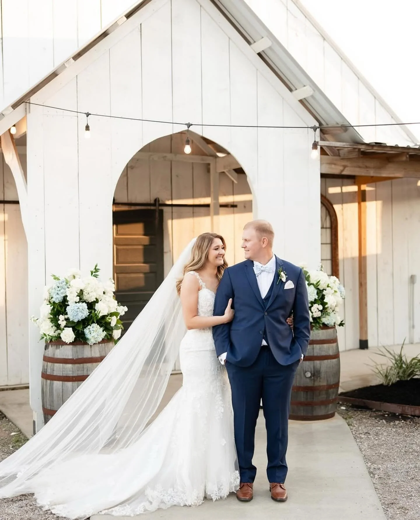 #Repost @wedsociety.houston
・・・
K+M&rsquo;s wedding day was a vision of elegance, with delicate touches of blue woven into a sea of white. 🩵
&bull;⁠
&bull;⁠
Wed Society | Houston FEATURED Vendors:⁠
Bridal Dress Shop: @brickhousebridal_bhb⁠
Cake: @ba