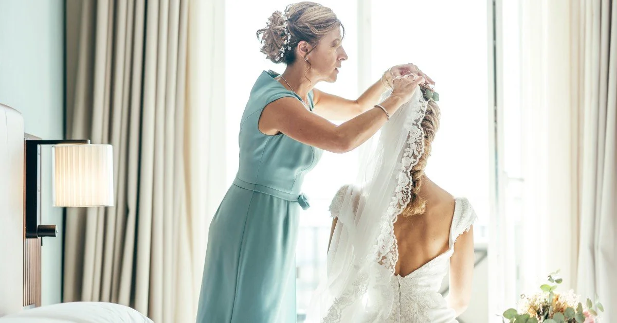 5 Beautiful Mother-of-the-Bride Hairstyle Ideas