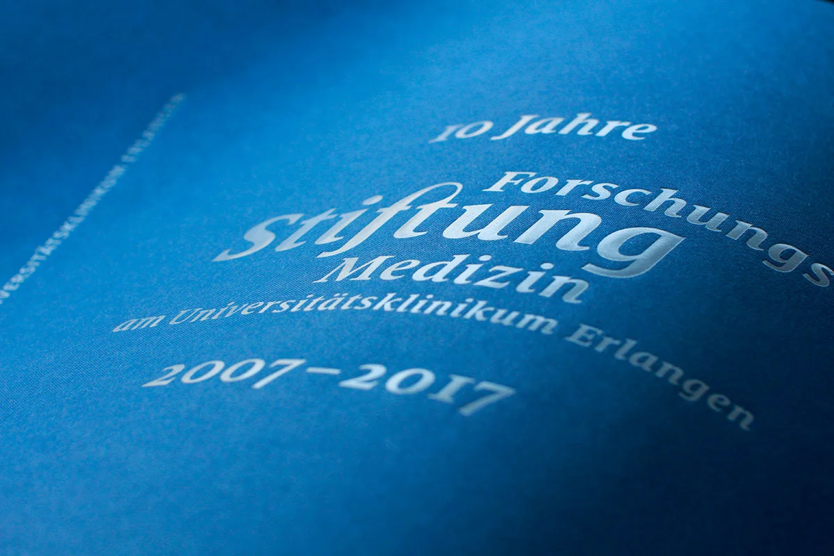 DENGLANZ Gemeinsam machen wir ihr Printprodukt einzigartig PROJEKT STARTEN