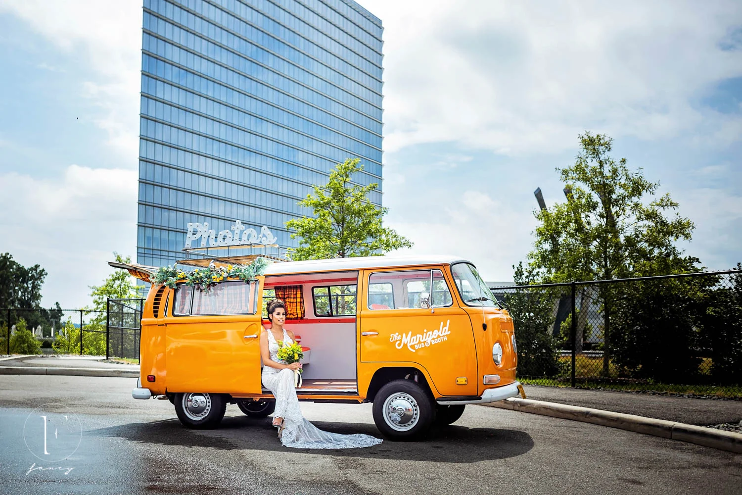 marigold-bus-photobooth-hustle-in-heels-conference-photography-fancy-boudoir-mgm-national-harbor-columbia-trunetta-atwater