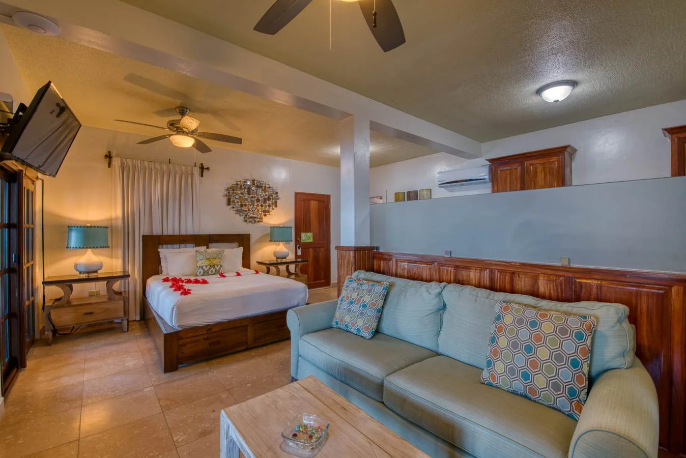 JUNIOR POOLSIDE SUITE