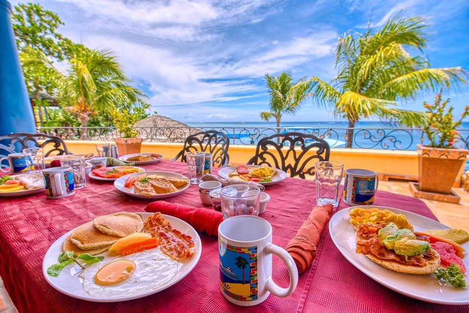 Desayuno en Caribe Tesoro-min.jpg