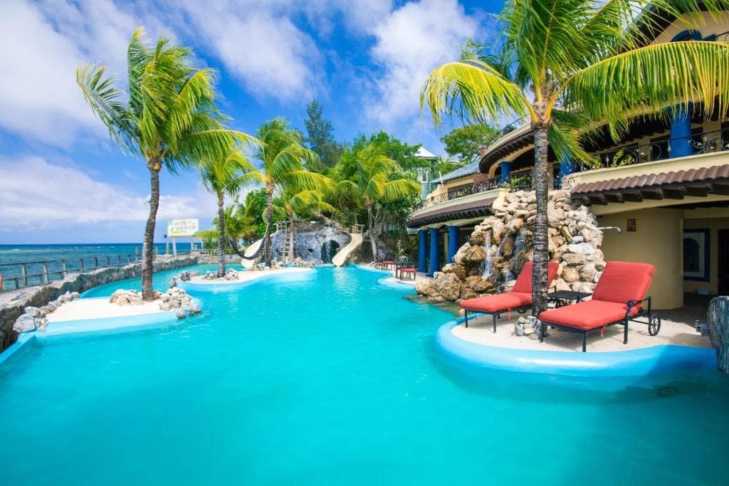 Caribe Tesoro-Suenas Grande Villa junto a la piscina-12.jpg