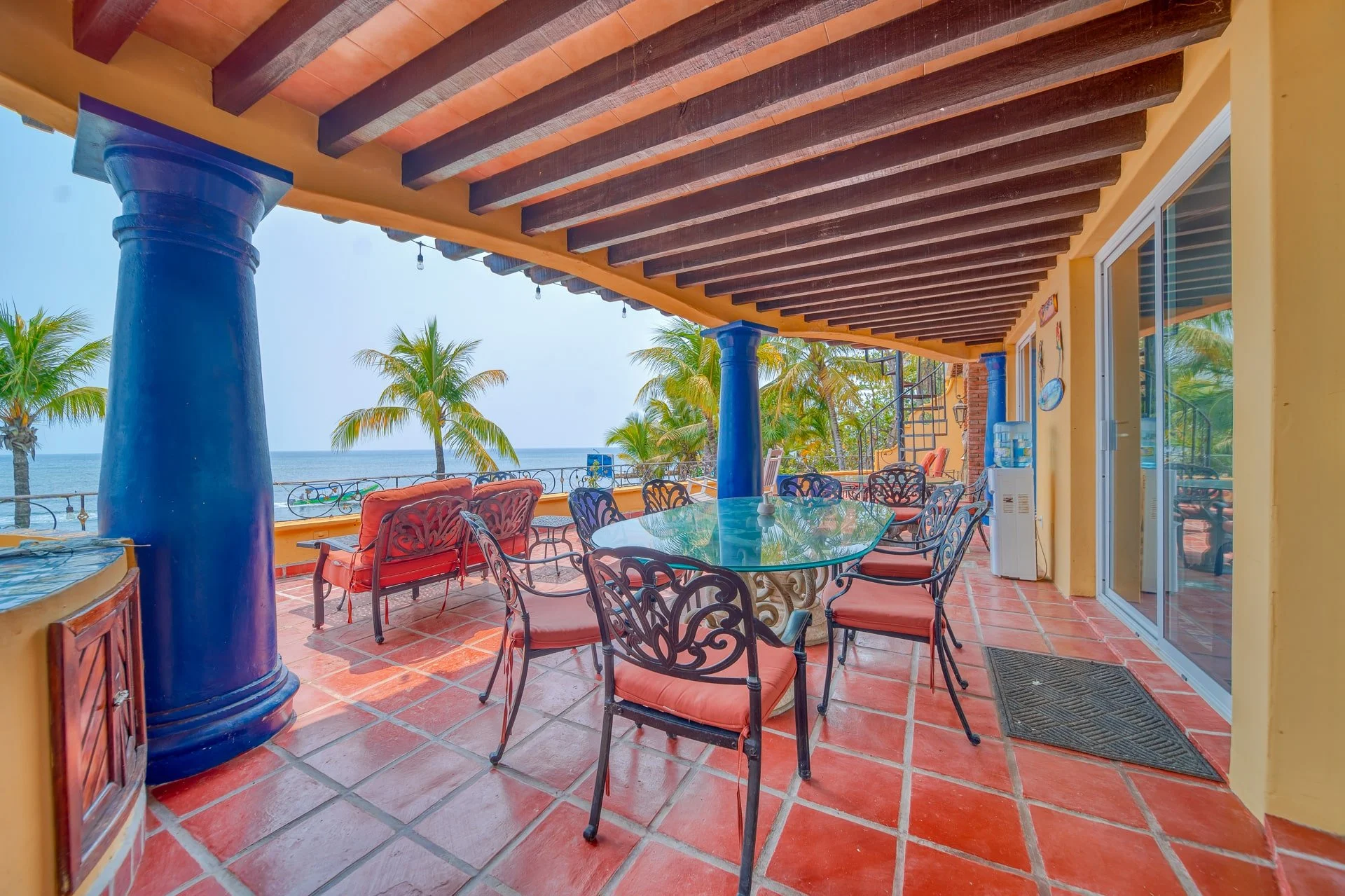 Caribe Tesoro El Castillo Patio Compartido.jpg