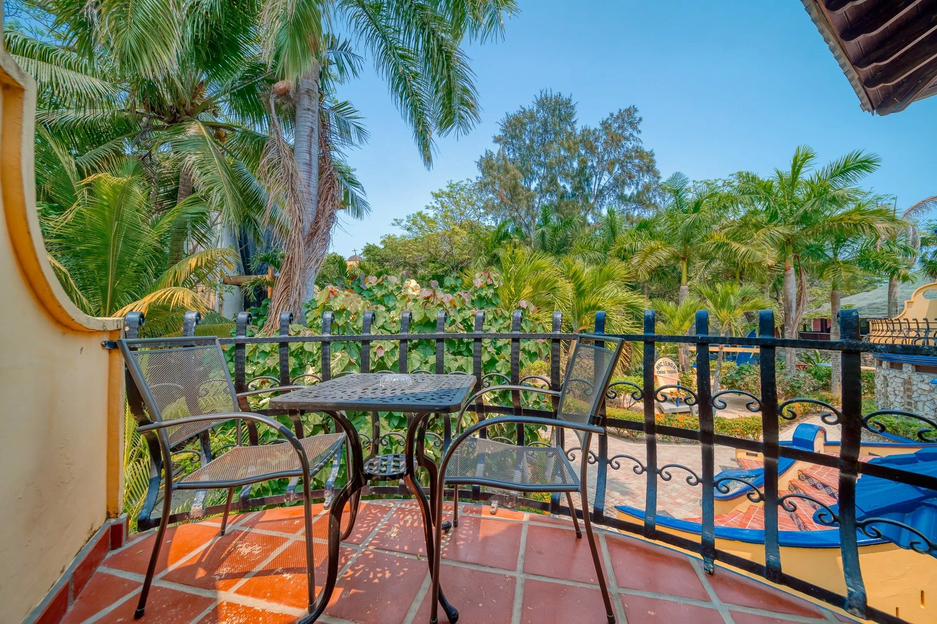 Caribe Tesoro El Castillo Galaxy Suite Patio Jardin Privado.jpg