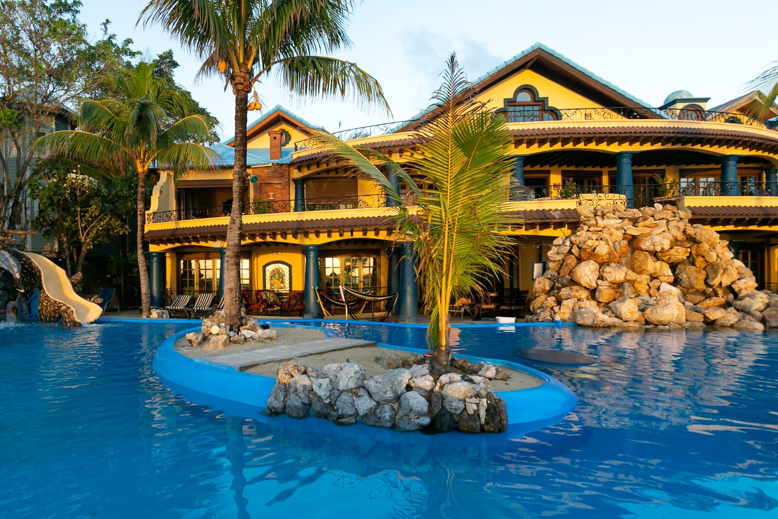 Caribe Tesoro Resort Roatan Honduras