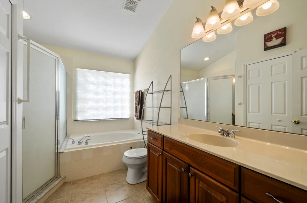 08_bathroom1.jpg