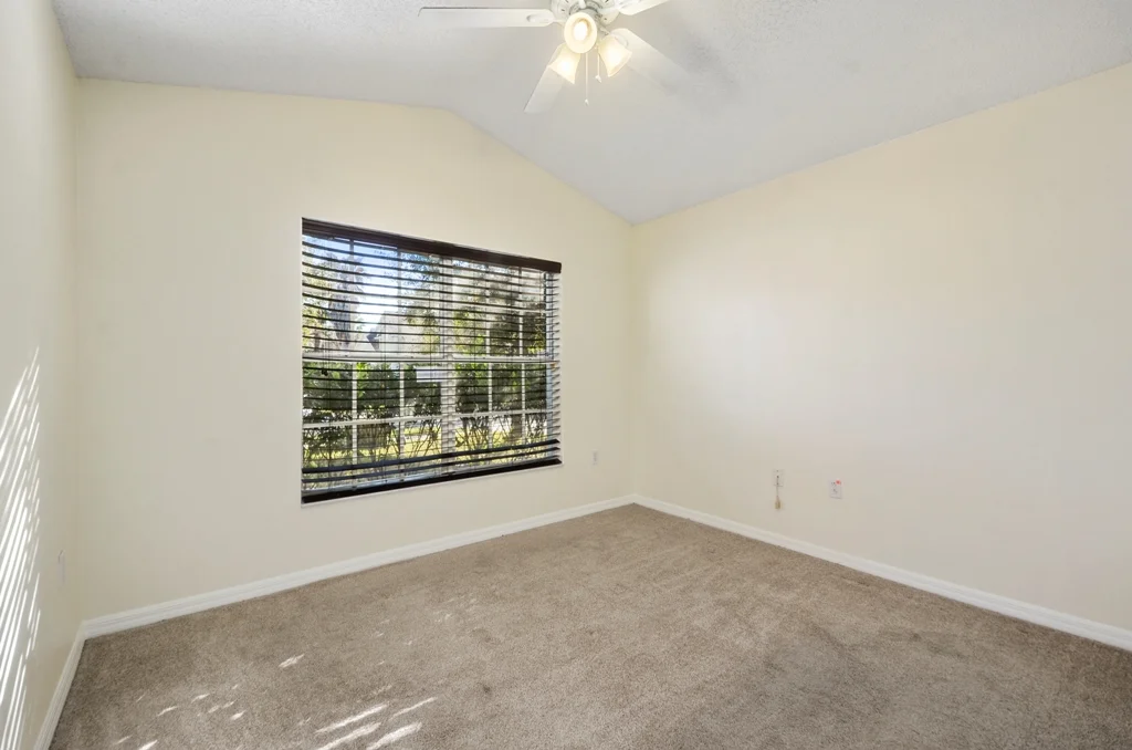 11_bedroom3.jpg