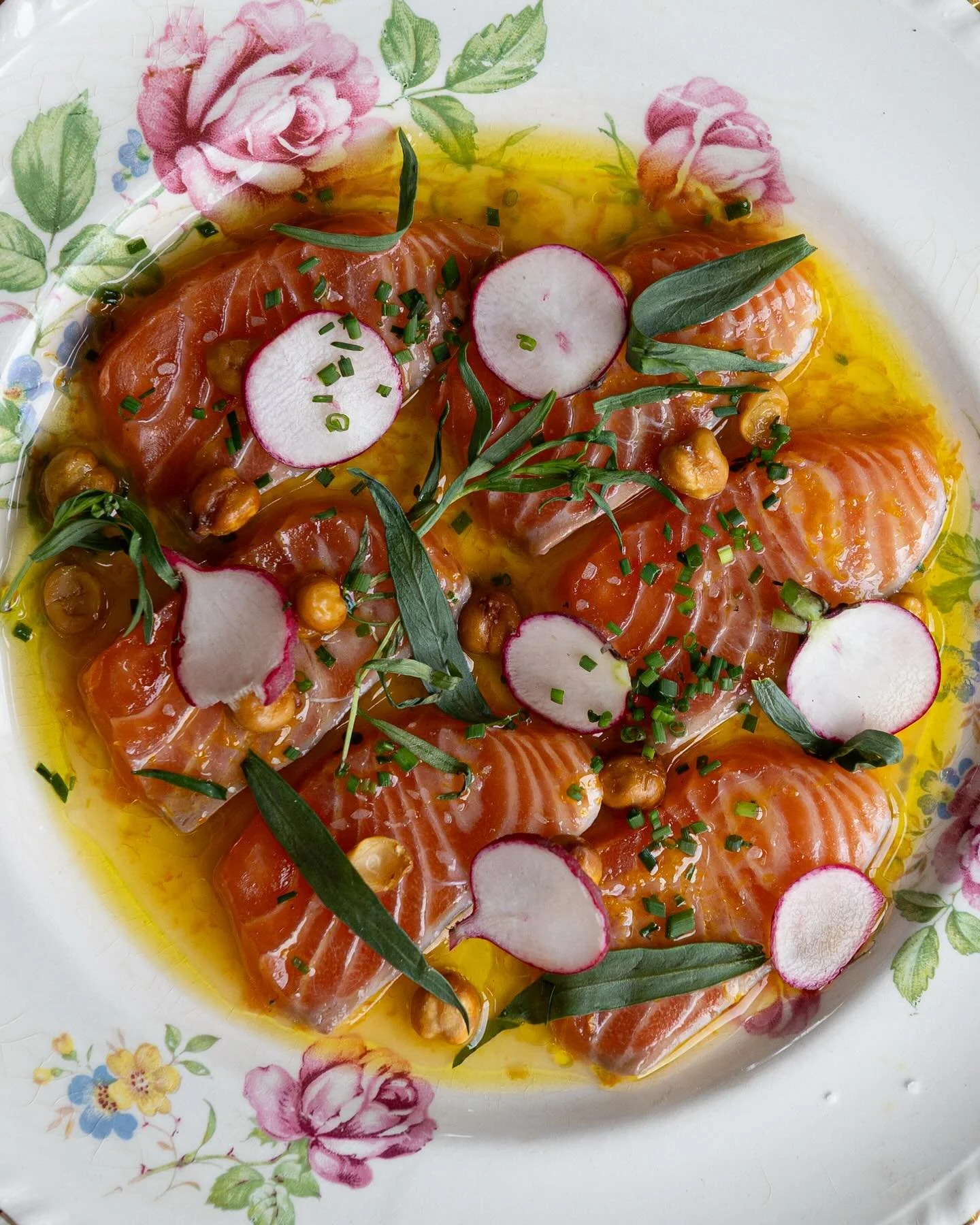 CRUDO CRUDO CRUDO🐟🐟
.
come see what&rsquo;s on the menu this week.
.

make reservations on our bio link
or stop on by✨✨

📷 @mangophotography.ca
.
#salmoncrudo
#bloomfield
#crudo
#pec
#november