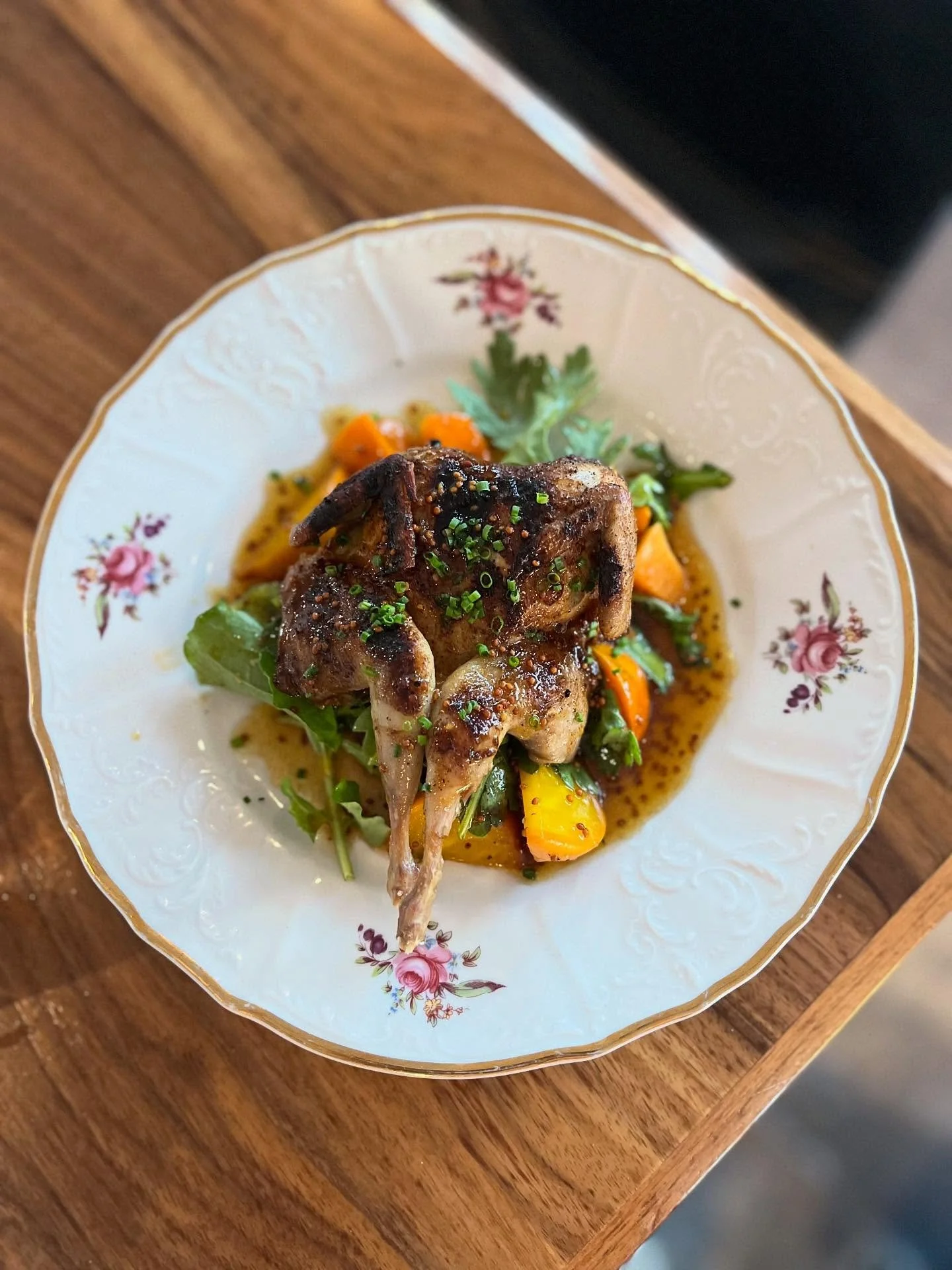 this weeks game feature for
COUNTYLICIOUS✨✨
.

grilled quail, yellow beets, persimmons,
mustard vinaigrette
.
COUNTYLICIOUS
oct 23 - nov 16

#pec
#bloomfield
#countylicious
#quail
#gamebird
#game
#gojays
