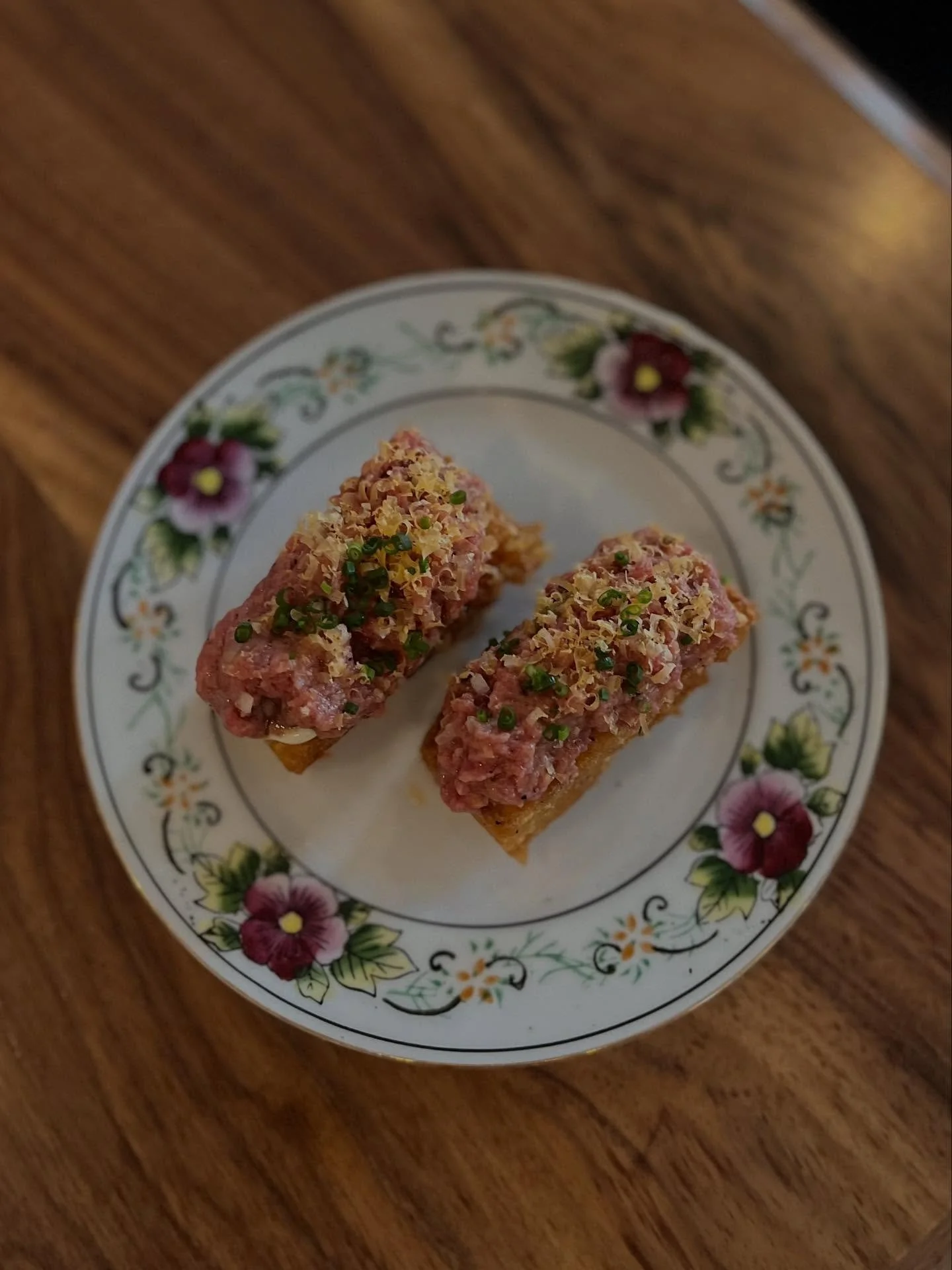beef tartare, potato croquette, tete carree, horseradish✨✨
.
one of many new dishes available on our COUNTYLICIOUS menu
.
A friendly reminder that our a&rsquo;la carte menu is also available through COUNTYLICIOUS✨✨
.

happy dining friends!!
.

RESERV