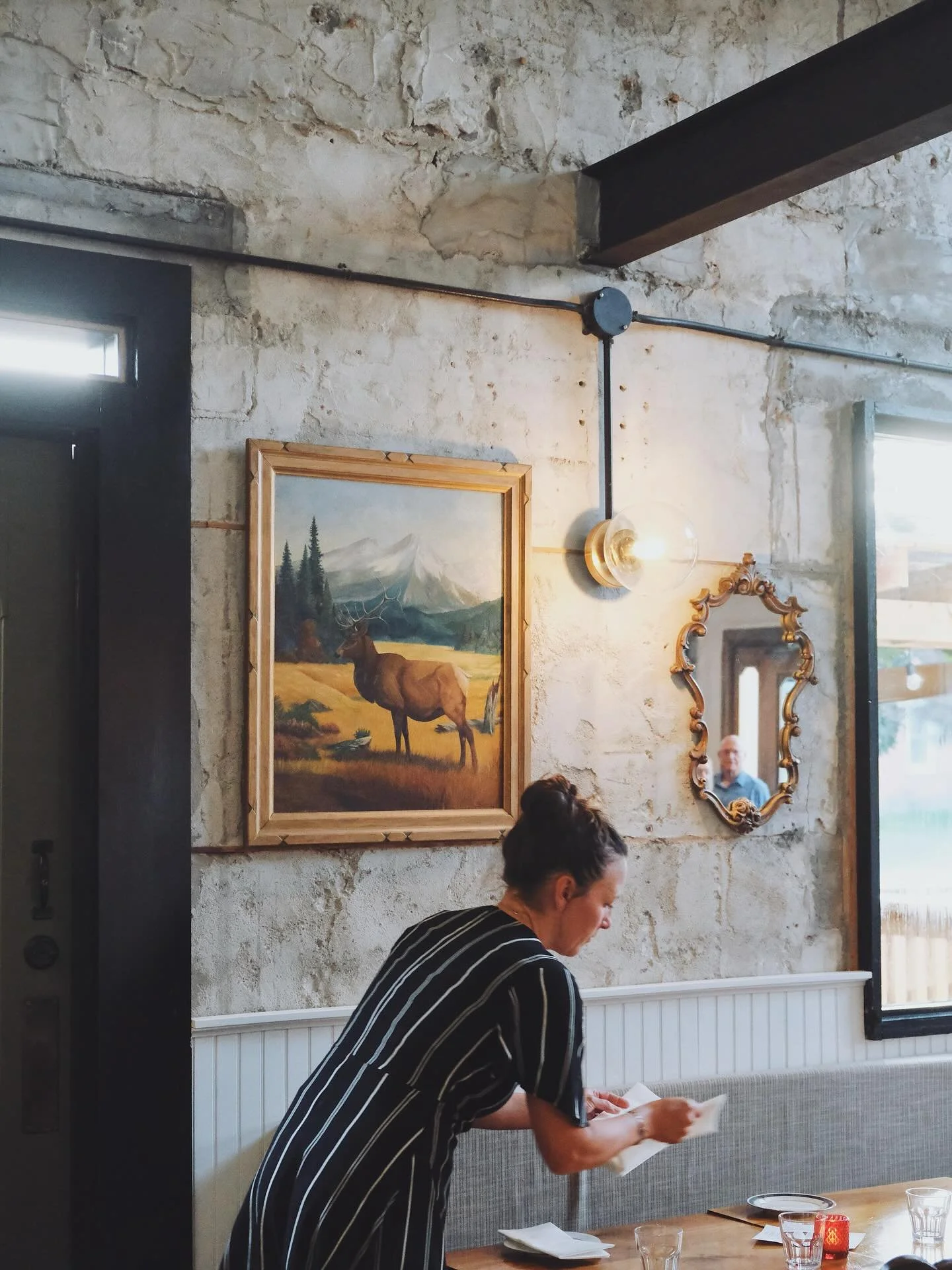 tables are set see you tonight✨✨
.

📷 @storiedmarketing

#falldining
#pec
#bloomfield
#autumn
#tableset