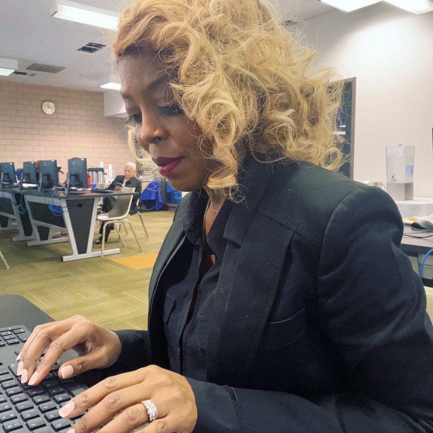 Me and my c-c-curly hair at @southernu_lawcenter in Baton Rouge, LA learning how to conduct a patent search. 
👱🏾&zwj;♀️✌🏾&trade;️&reg;️#patent pending