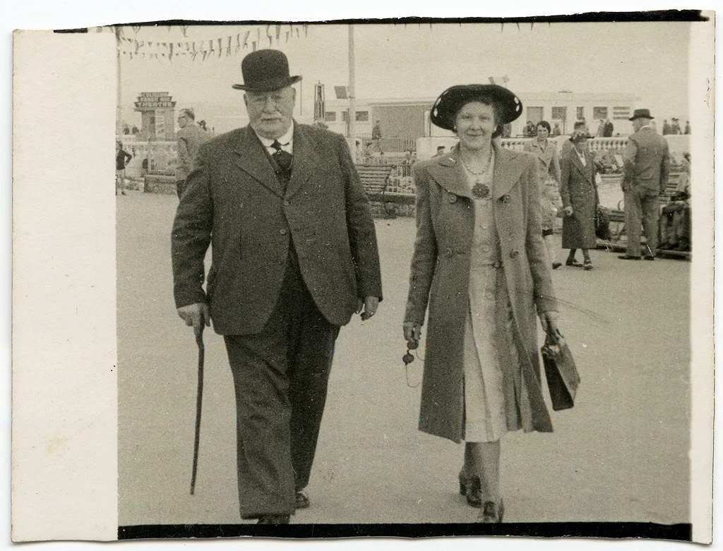 Mr. Dignum and Phyllis Clarke (later Phyllis Norman) walking along Margate seafront. ©Maureen Turner