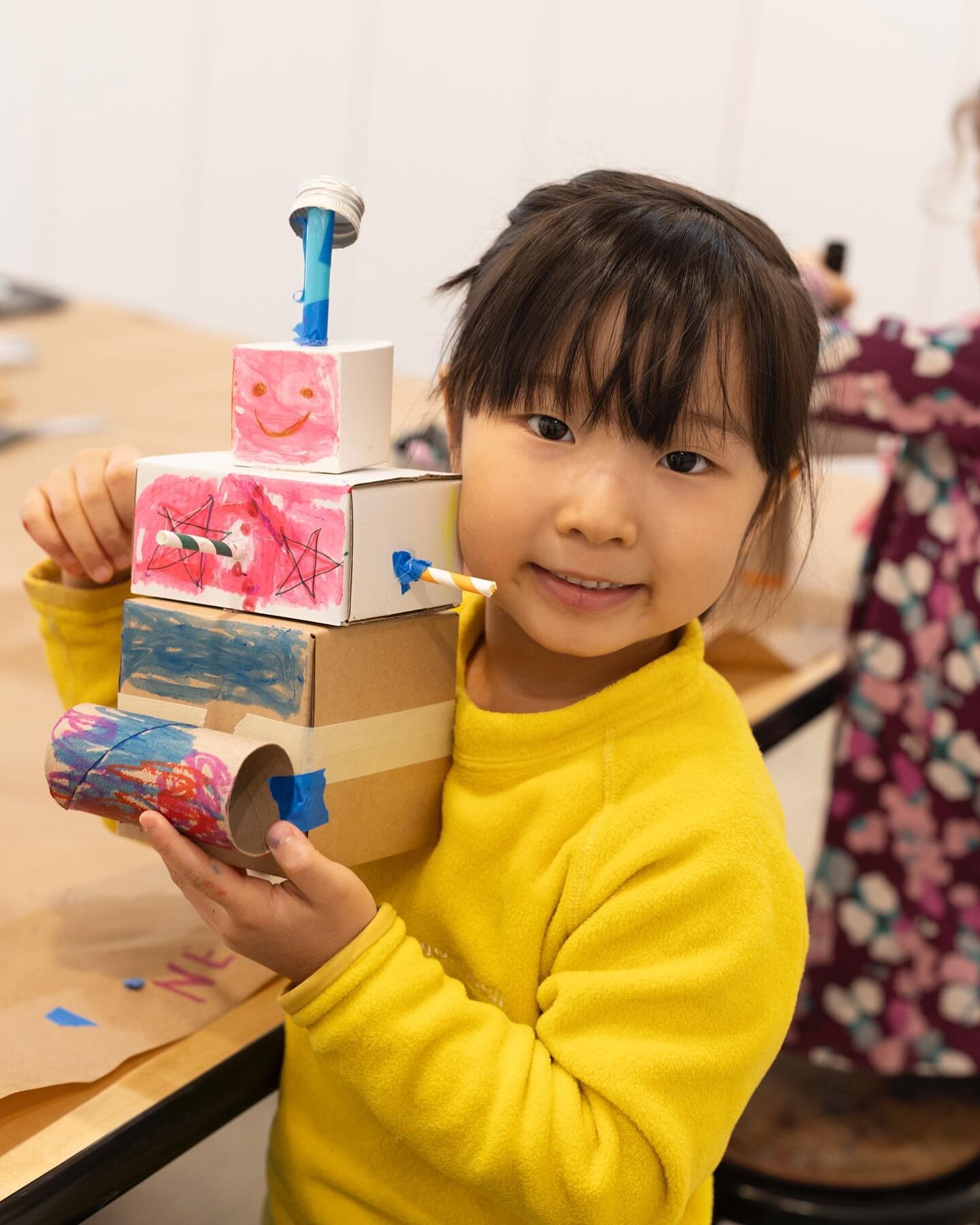 Need plans for April school break?! That&rsquo;s what Minni Vacation Programs are for!
Our vacation programs keep your artist(s) engaged all week with creative and fun projects.
If creative adventures and imaginative play sounds like something your l