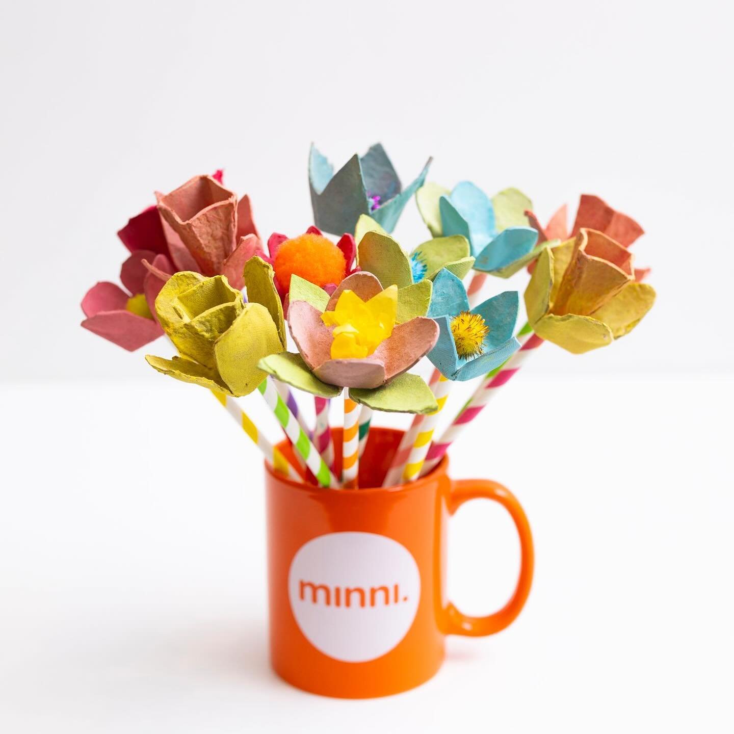 Spend the day with the ones you love and learn how to create an everlasting flower bouquet with our Minni Family Workshop - Mother&rsquo;s Day Edition! 
A Minni instructor will guide families through the process of creating, painting, and gluing thei