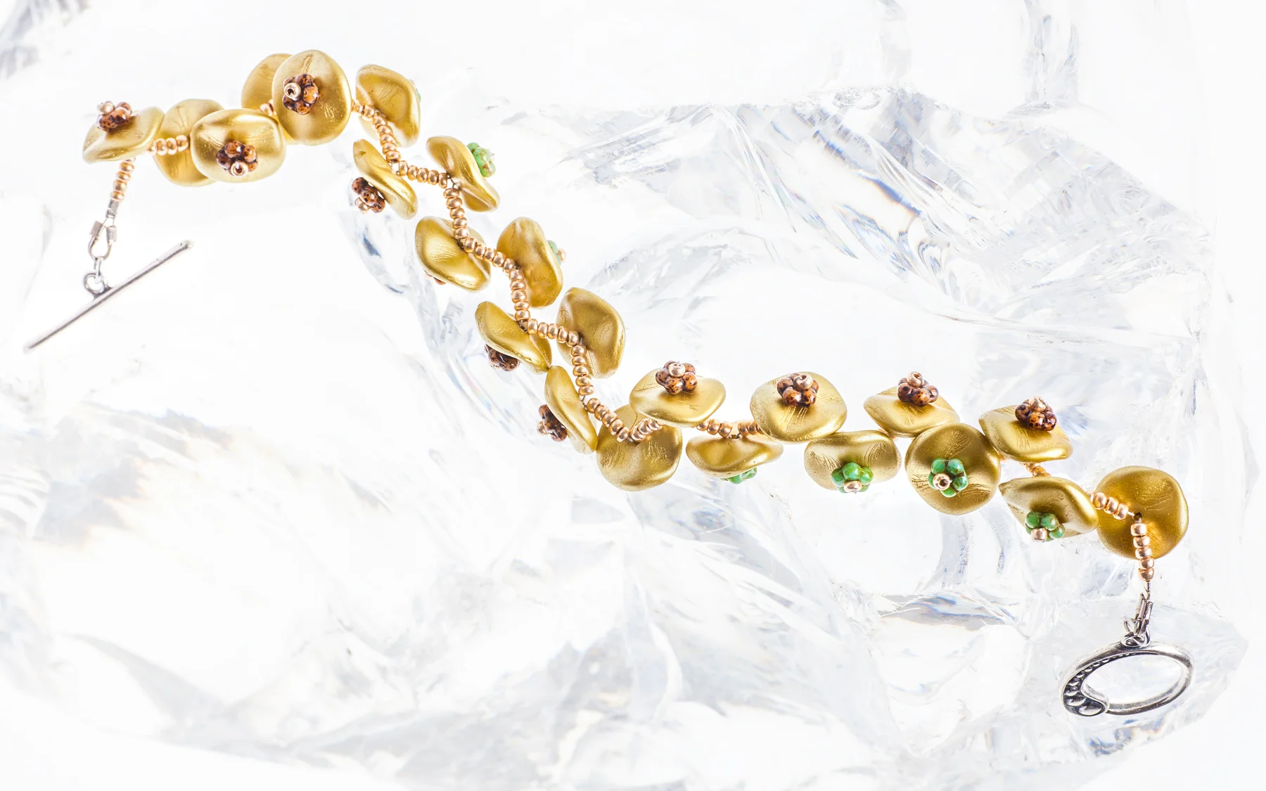 Green-Bracelet-Ripple-Beads,-Flower,-Forget-Me-Not-Beads-Lena-Gillespie-021-SSPACE-WEB.jpg