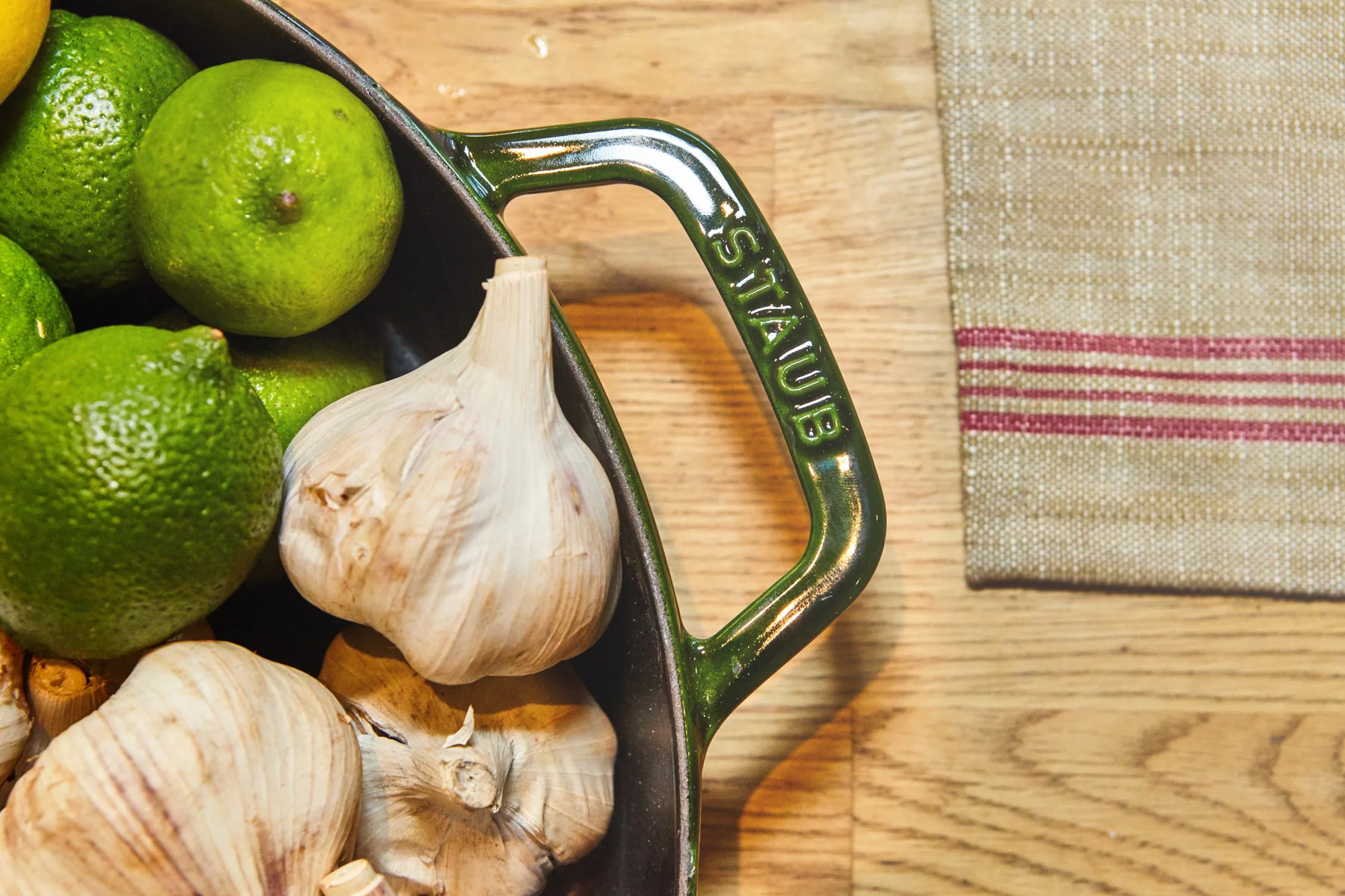 Staub_Cookware_Garlic-&-Lime-SSPACE-WEB.jpg