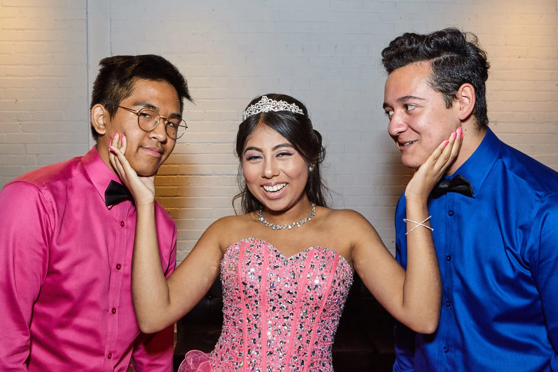 IMG_9941_Amy-Squeezing-Boys-Chins-SS.jpg