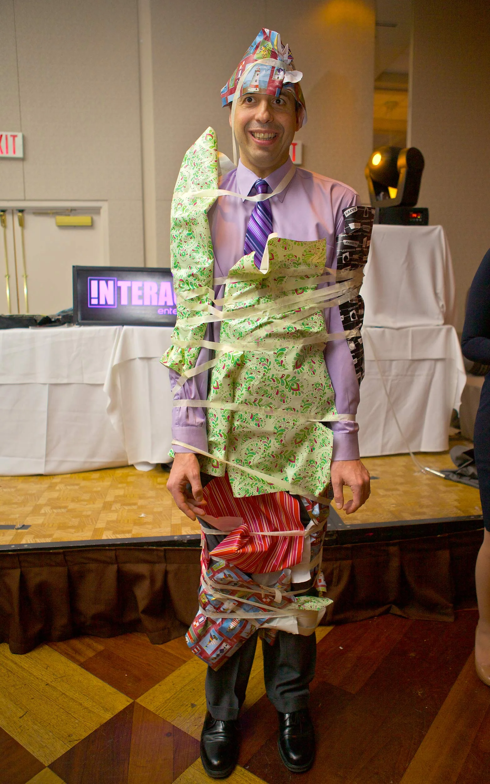 People-present-wrapping-game-6-SS.jpg