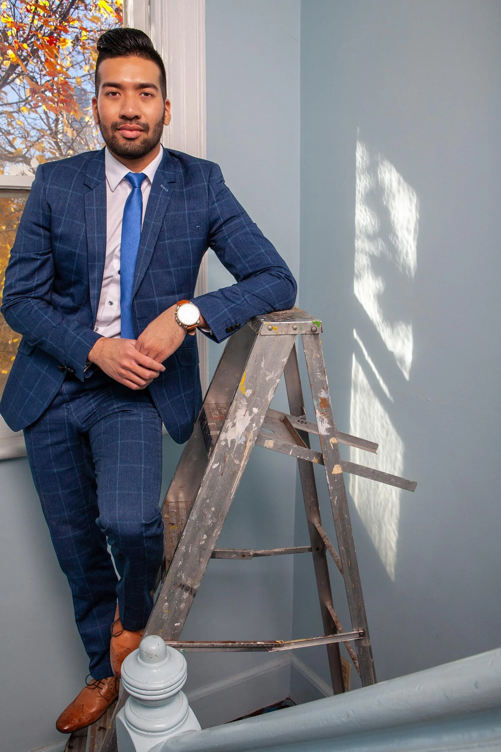 Adam-Ismail-Absurd-Surreal-Ladder-Portrait-2359.-2500PX-FOR-SS-WEB.-LENS-CORRECTED,-485KB.jpg