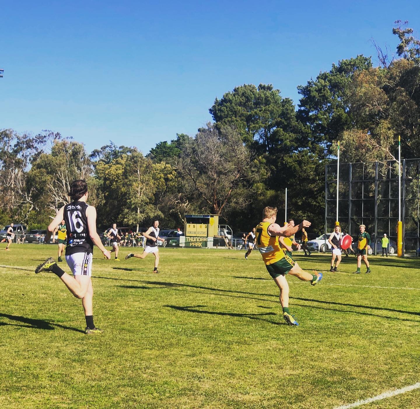 Beautiful day for footy today! ☀️ 
&bull;
Wins for 18&rsquo;s, B&rsquo;s &amp; A&rsquo;s, unfortunately a loss for 15.5&rsquo;s ⚡️