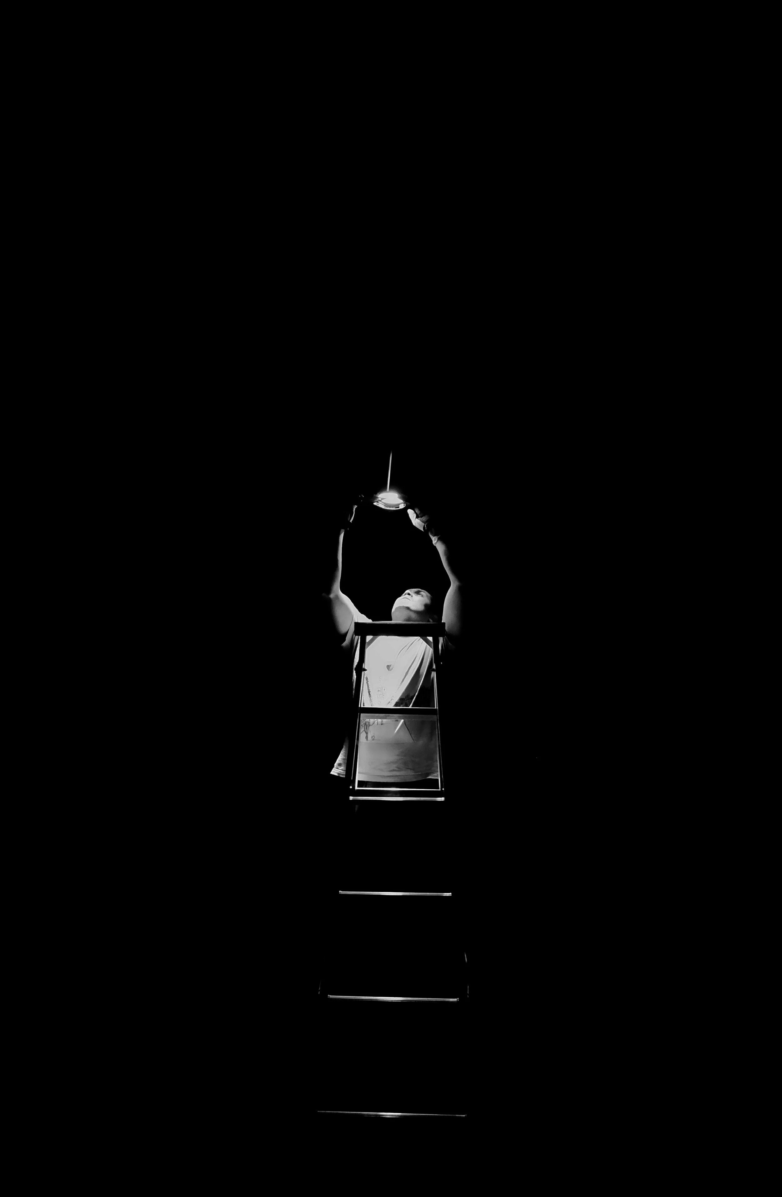 CHANGING LIGHTBULB yousef-al-nasser-261164-unsplash.jpg