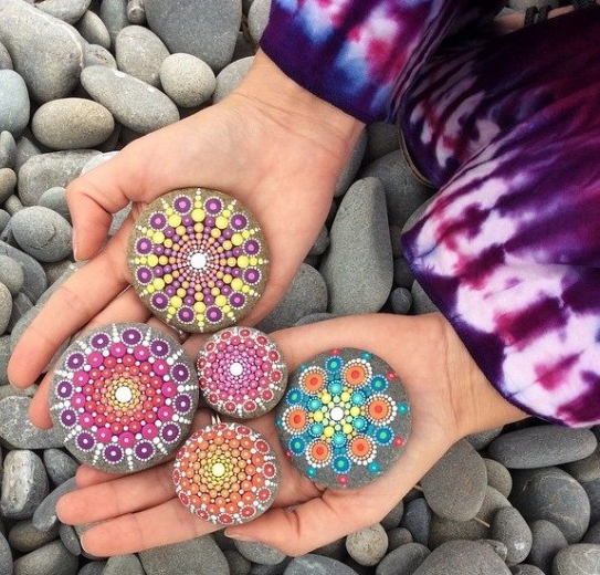 stone-art-mandala-elspeth-mclean-canada-13-605x605.jpg