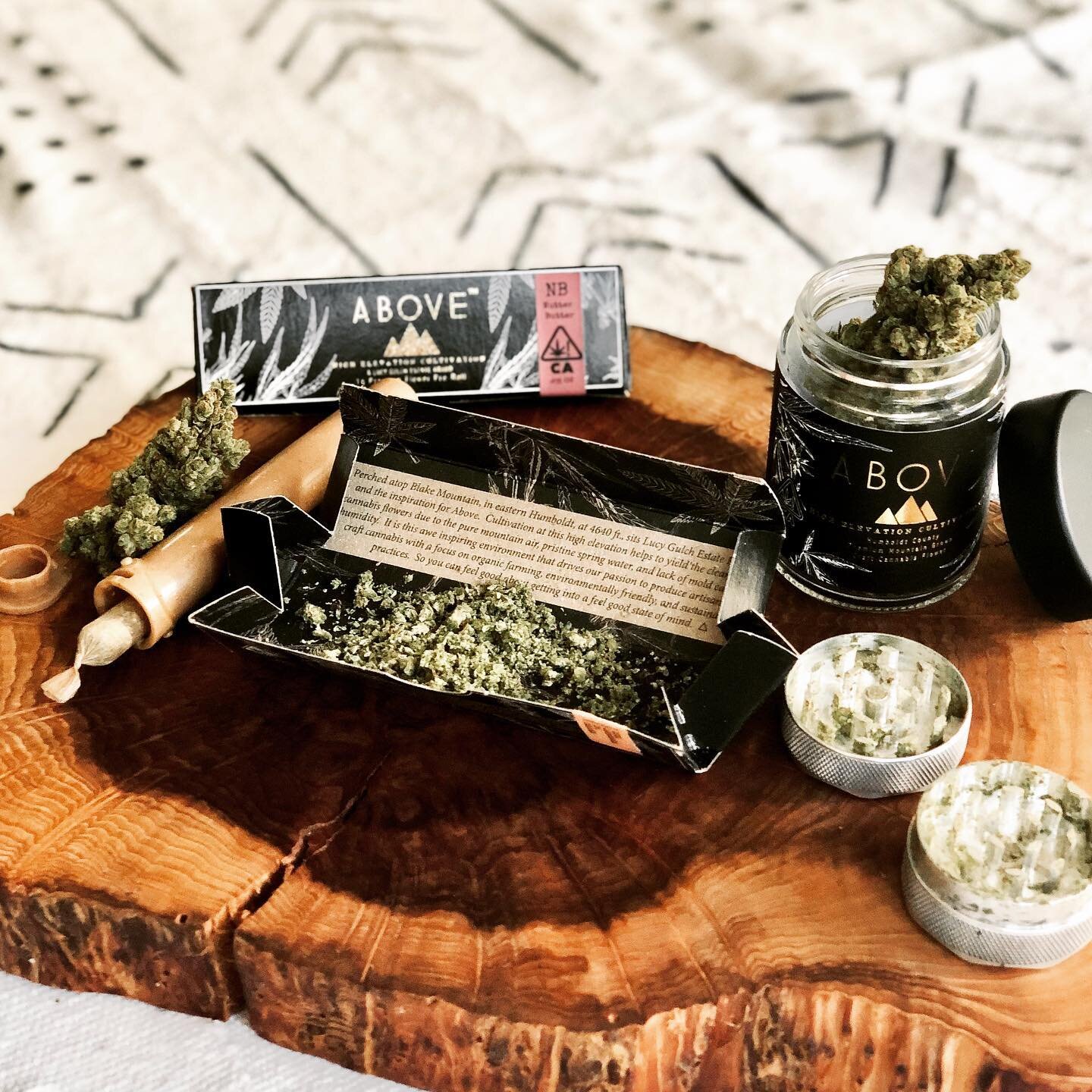 💡Our signature triangle pre-roll box makes for a great rolling trays when you are ready to roll your own. 
.
+ We now offer our flower in quarter oz jars! The same great flower we use in our pre-rolls. You decide how you want to indulge.
.
💯% Earth