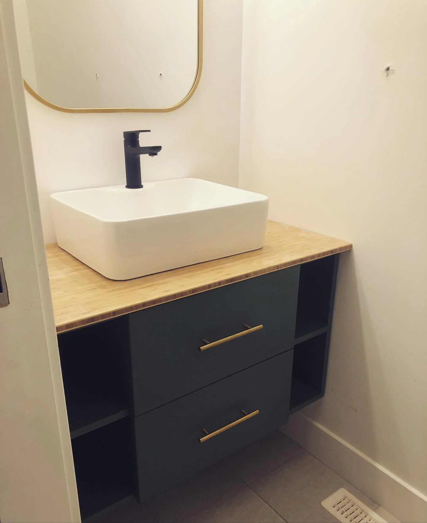 #Custom #Vanity anyone?? Every once in a while we get the chance to flex our carpenter muscles 😁
#yeg #yegcontractor #yegbuilder #custombuild #basementrenovation #bathroomrenovation #yegrenovation #yegcarpentry #albertabuilt