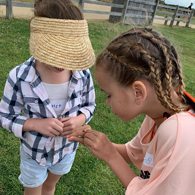 Reverence, for the tiny things in life. ❤️🙏🐞
.
.

#farmkids #fun #birthdayparties #naturalkids #kids #joy #farmanimals #summer #byronbay #pigs #cows #flowers #beneficialbugs #veggies #chickens #herbs #bees #nature #organic #sustainable #ethical #co