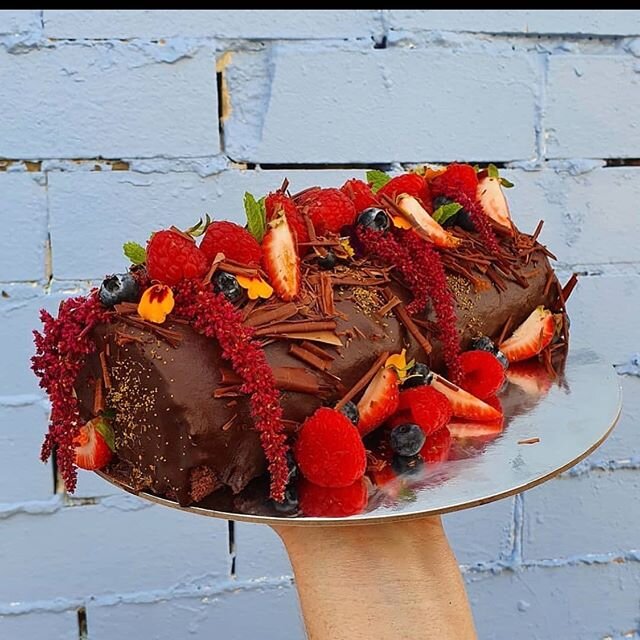 Roulade: Dark Chocolate, raspberry, whipped mascarpone and white chocolate cream by the talented @pipishell