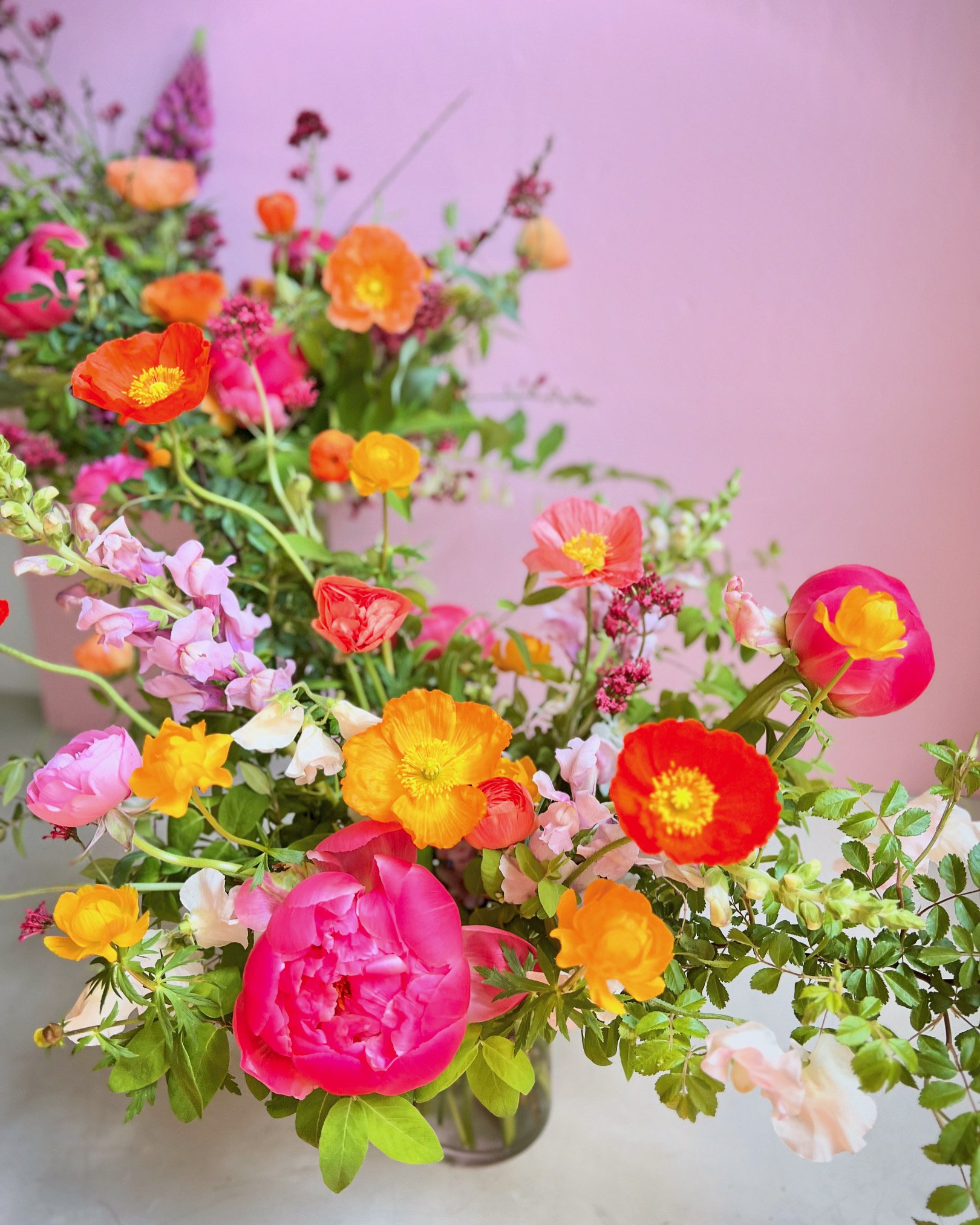 Garden-Style Mixed Flower Arrangement in Clear Glass Vase