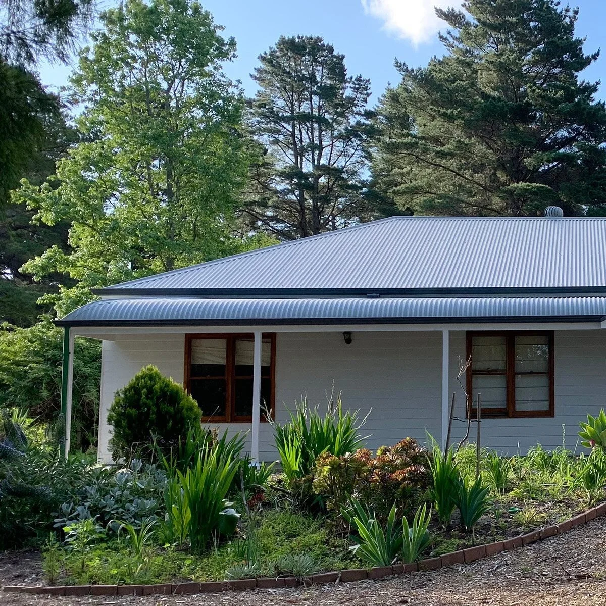 With a full roof restoration and gutter, fascia and exterior repaint - we loved helping the owners of this newly purchased weatherboard cottage bring a touch of modern style to this classic build 🏡⁠