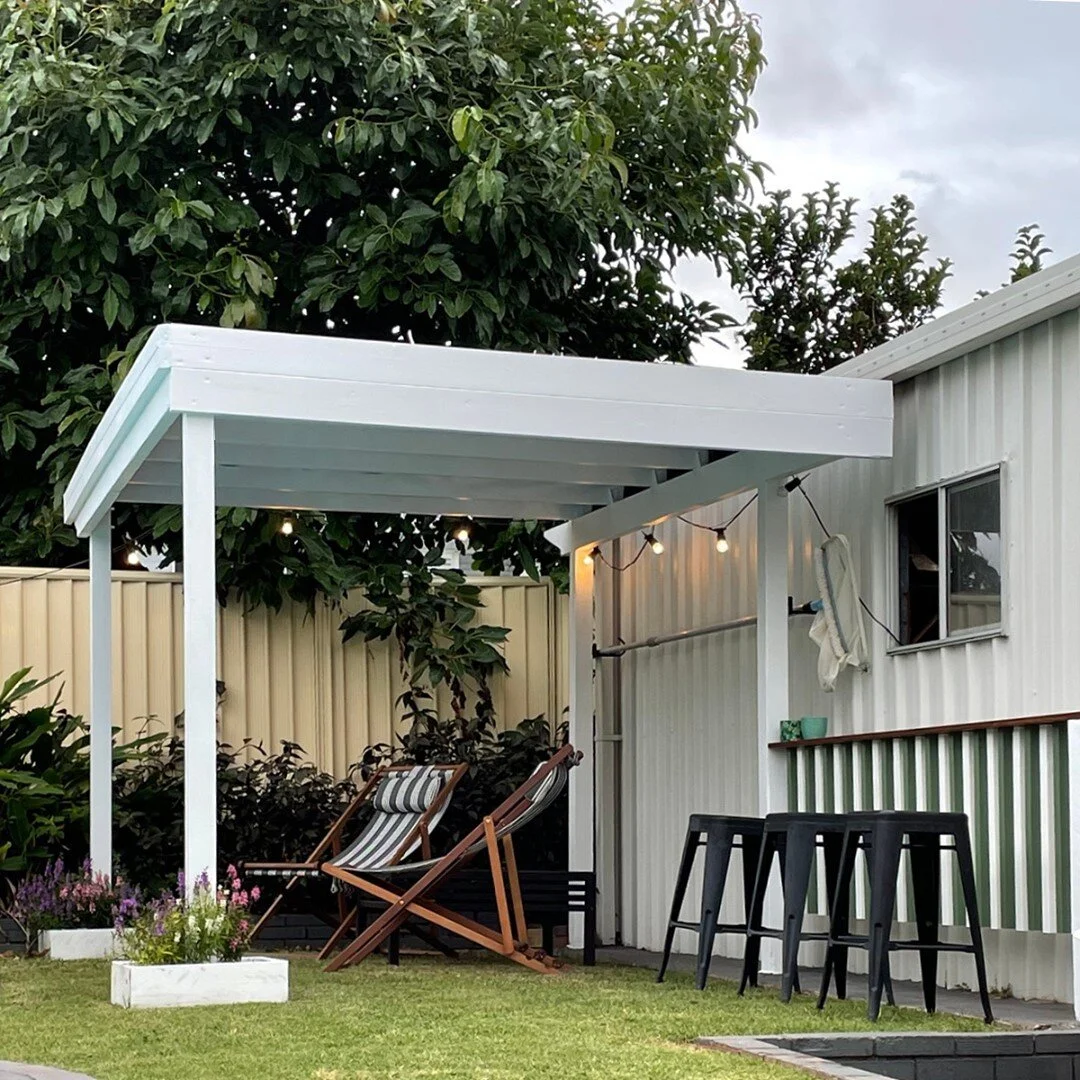 A couple of new posts, a fresh roll of shade cloth and a crisp white coat of @wattylpaint made the owners fall in love with this quaint little pergola all over again.⁠
⁠
We even managed to sneak a few highlights of our favourite @porterspaints Baylea