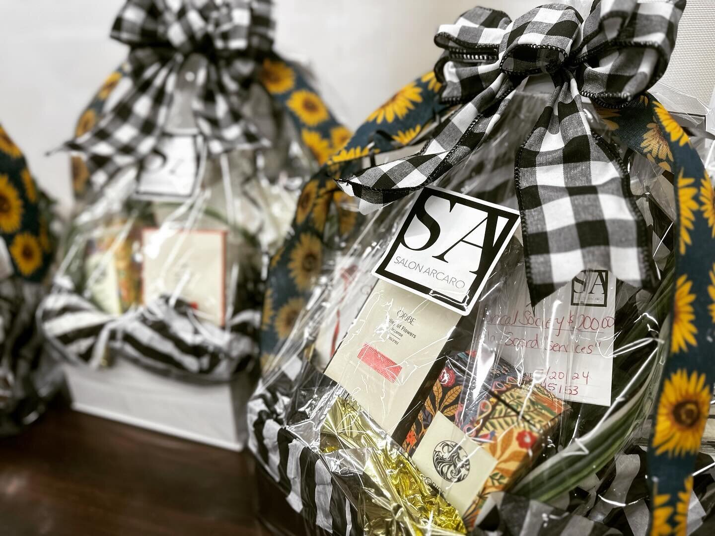 Salon Arcaro&rsquo;s generosity shines through with these beautifully crafted sponsorship baskets for the Roswell women&rsquo;s club!✨✨#CommunitySupport #LocalBusiness #RoswellGA #GivingBack#roswellwomensclub #philanthropy