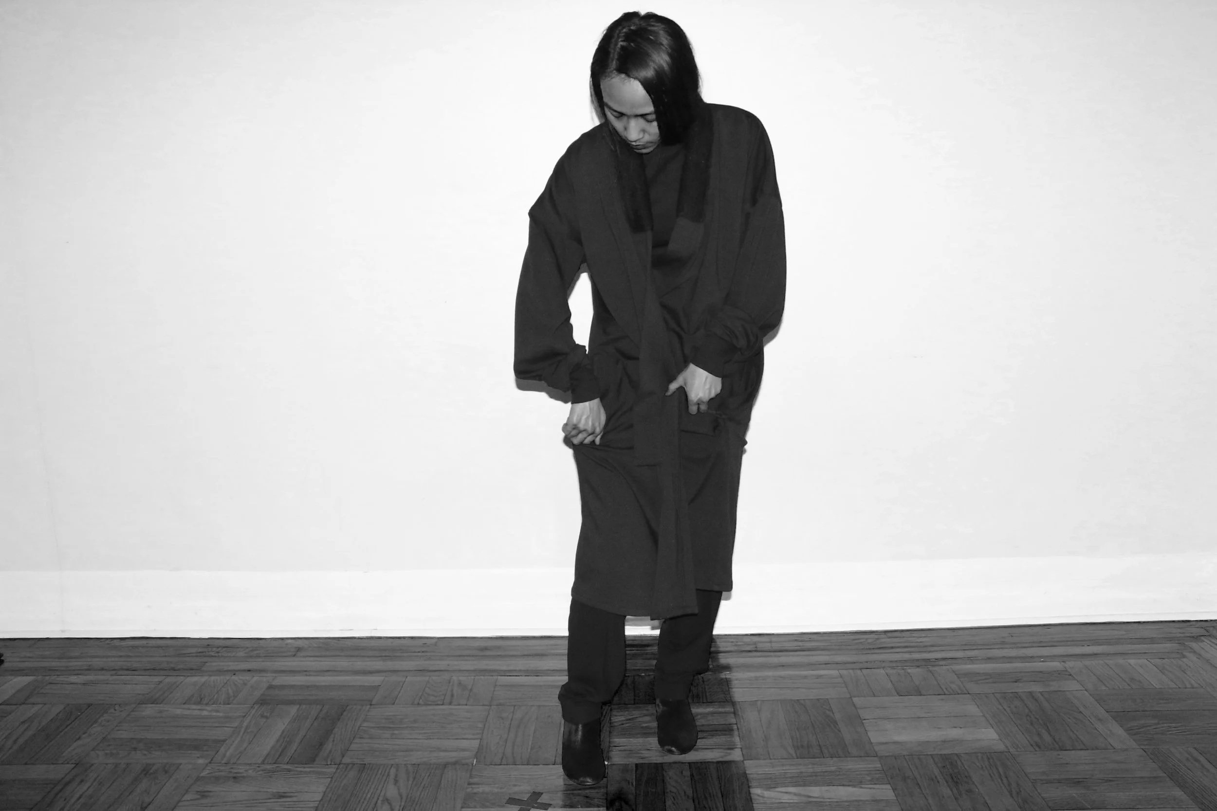 simple_assembly_woman_43.jpg