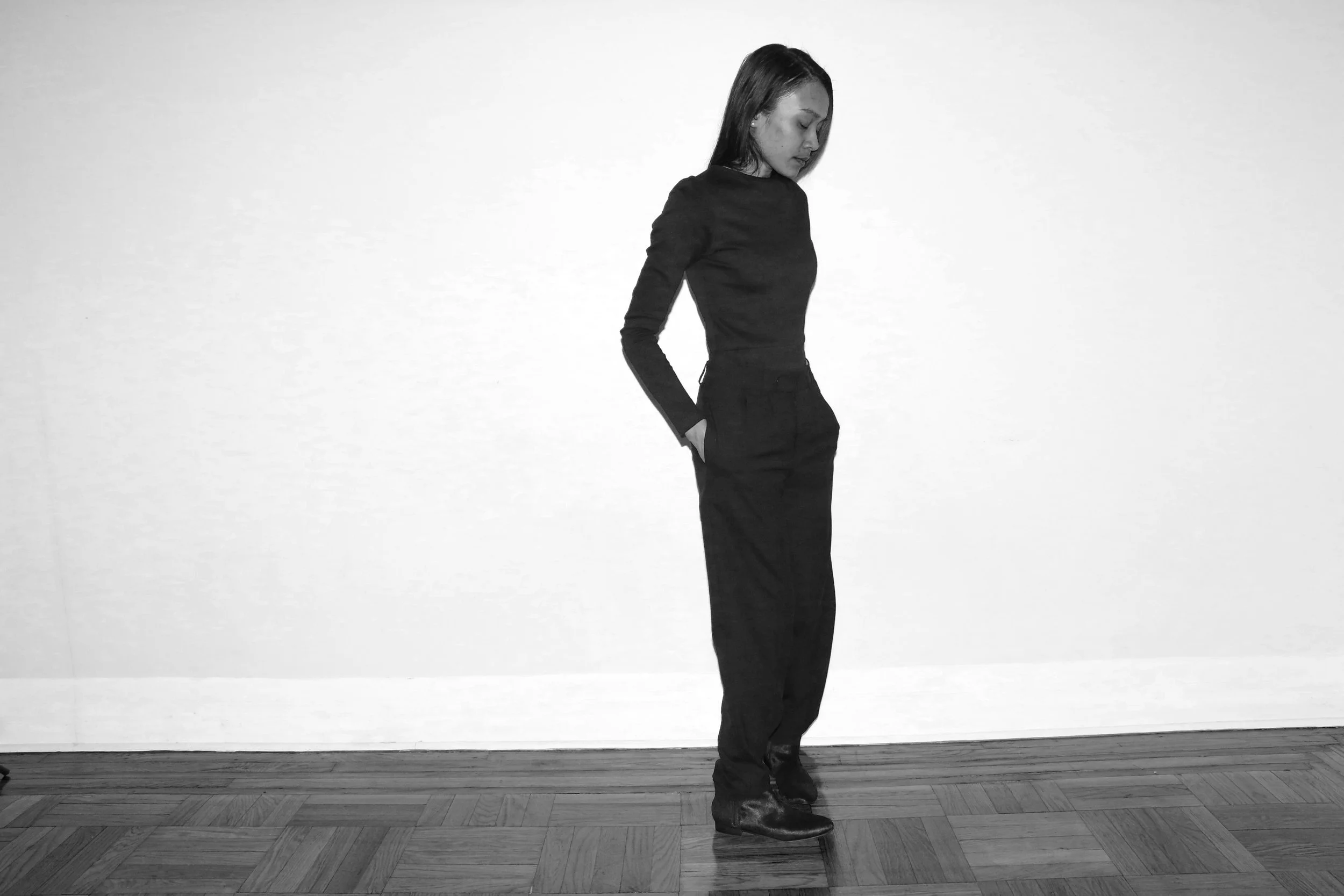 simple_assembly_woman_45.jpg