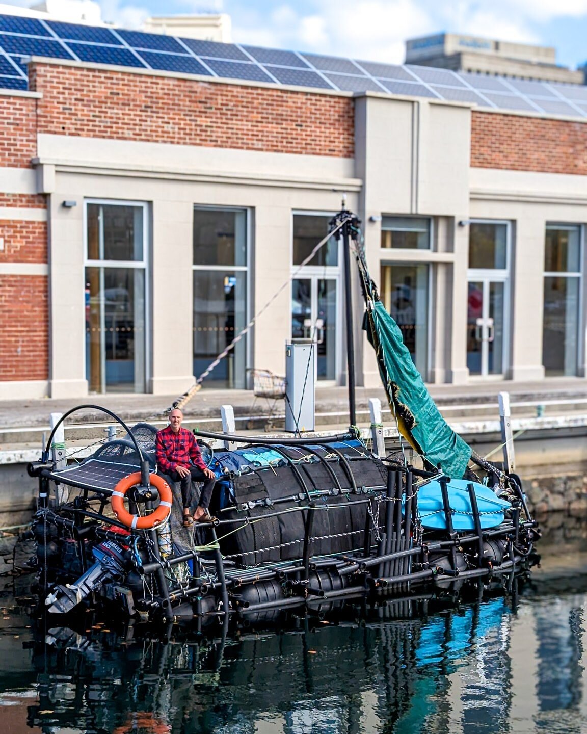 We recently had the chance to catch up with Samuel McLennan, the man behind @projectinterrupt, as he sailed his raft made of waste found in marine waterways into Constitution Dock!
.
Samuel has been working on this project since 2022 with the hopes t