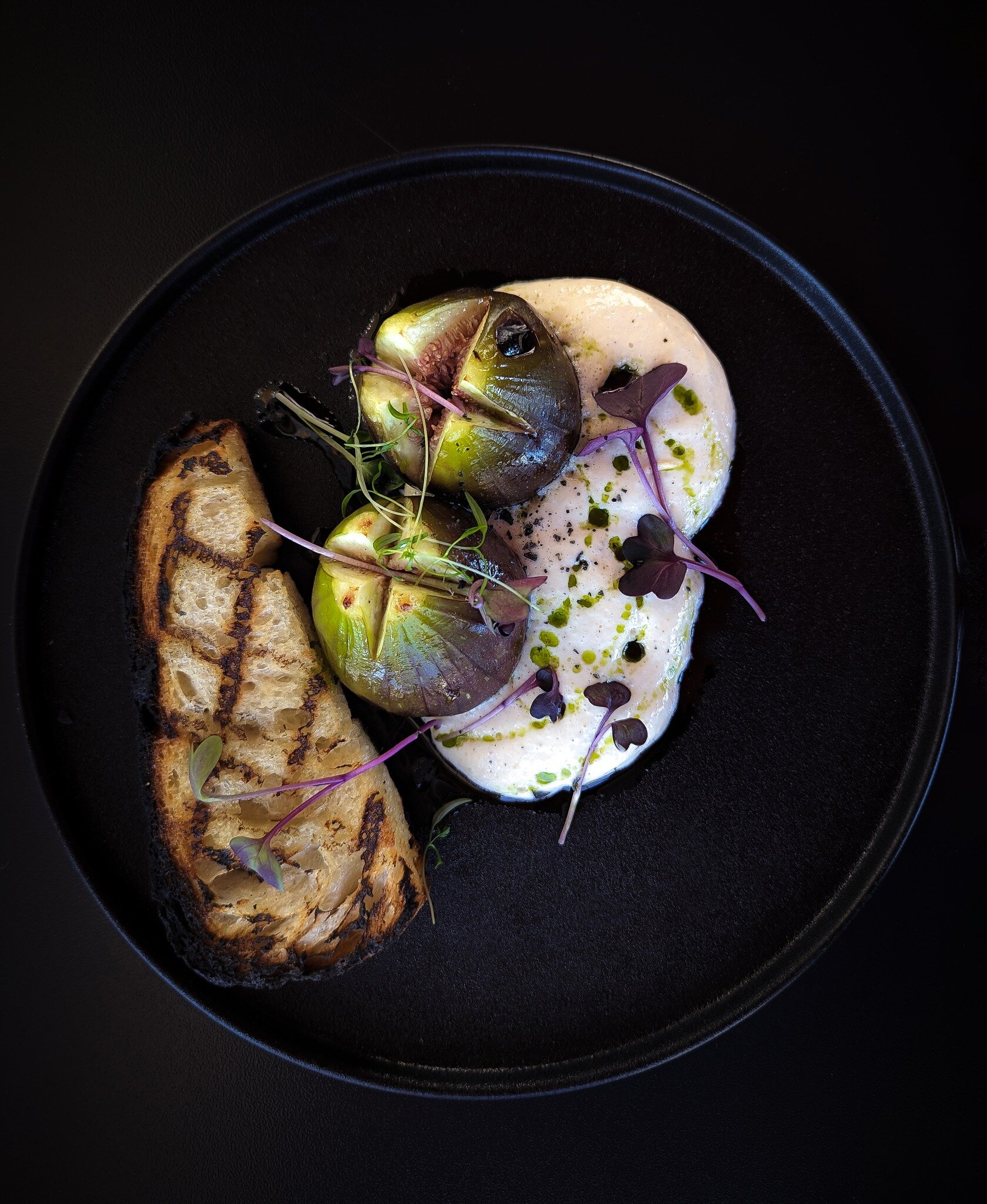 This might just be our new favourite special in Mures Upper Deck, featuring beautiful local figs from @frankhamfigs.
.
📸: Tasmanian Figs &amp; Roe
Lightly roasted figs, Mures blue eye trevalla roe mousse, grilled sourdough
.
Bookings:
03) 6231 1999 