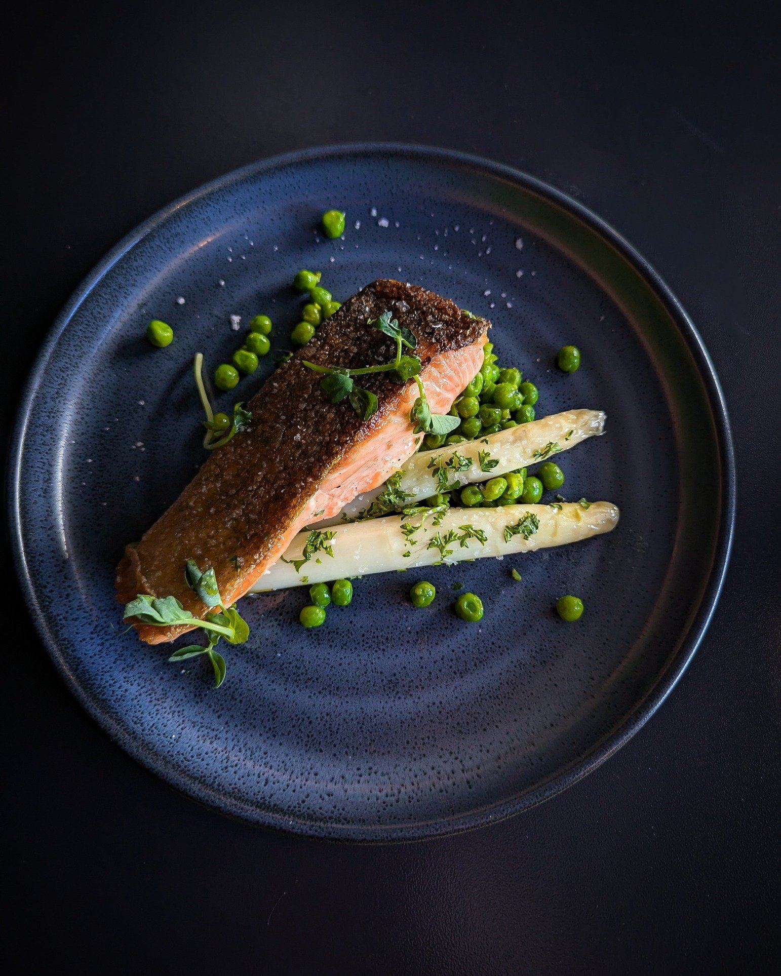 Keeping it simple, but full of flavour, with this new pan-roasted Tasmanian Ocean Trout special. Making the most of our local white asparagus and pairing it with buttered crushed mint peas.
.
Available now at #MuresUpperDeck.
#MuresTasmania #hobartfo
