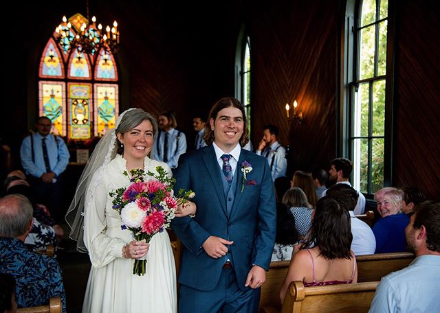 Weddings like Saturday make my heart so full. Abby wore her mother&rsquo;s dress and got married in ballet slippers just like she did many years ago.  I&rsquo;m not crying, you&rsquo;re crying! Jk I cried a little. 
#portlandbride #portlandwedding #o