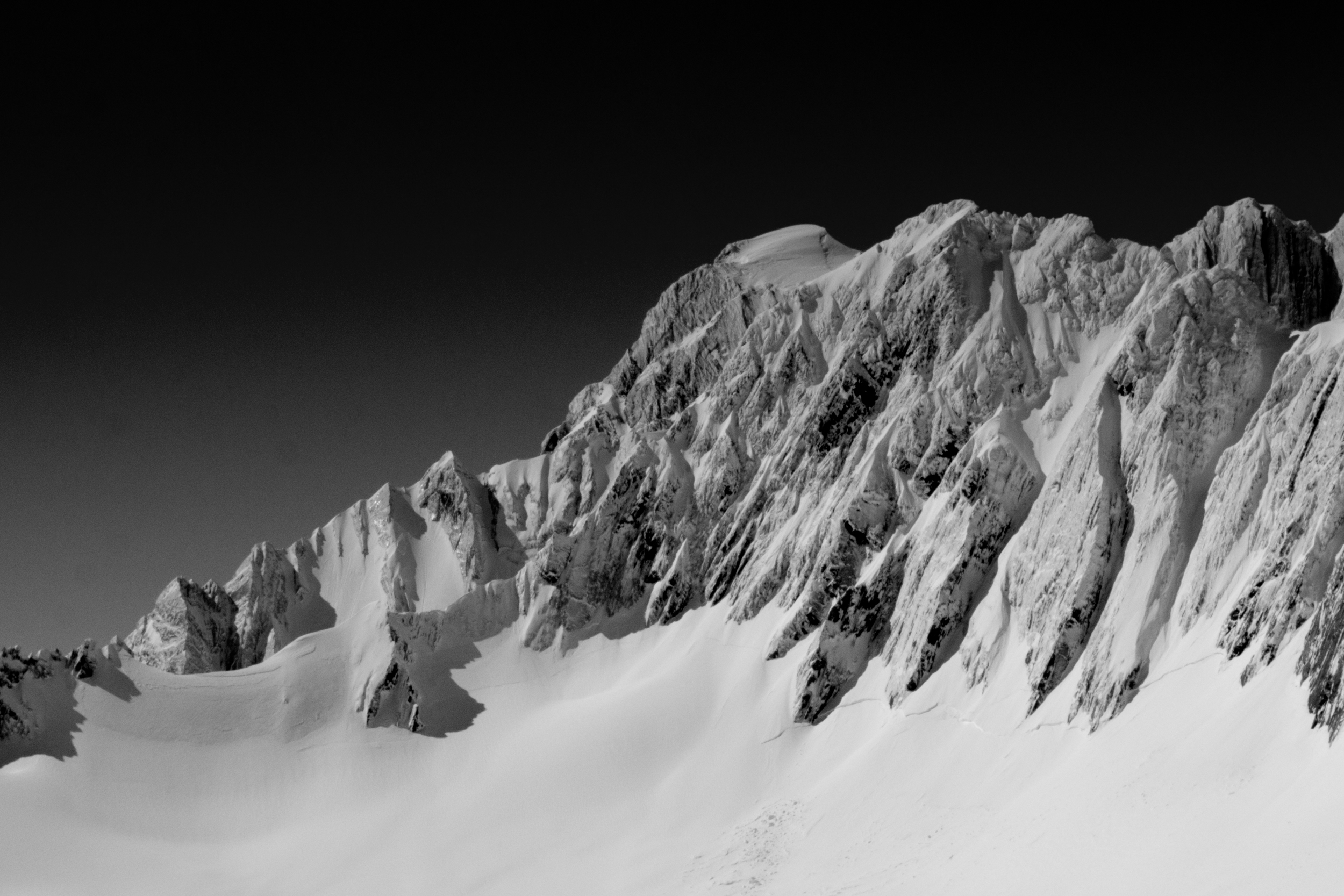 moutains_bw-1180690.jpg