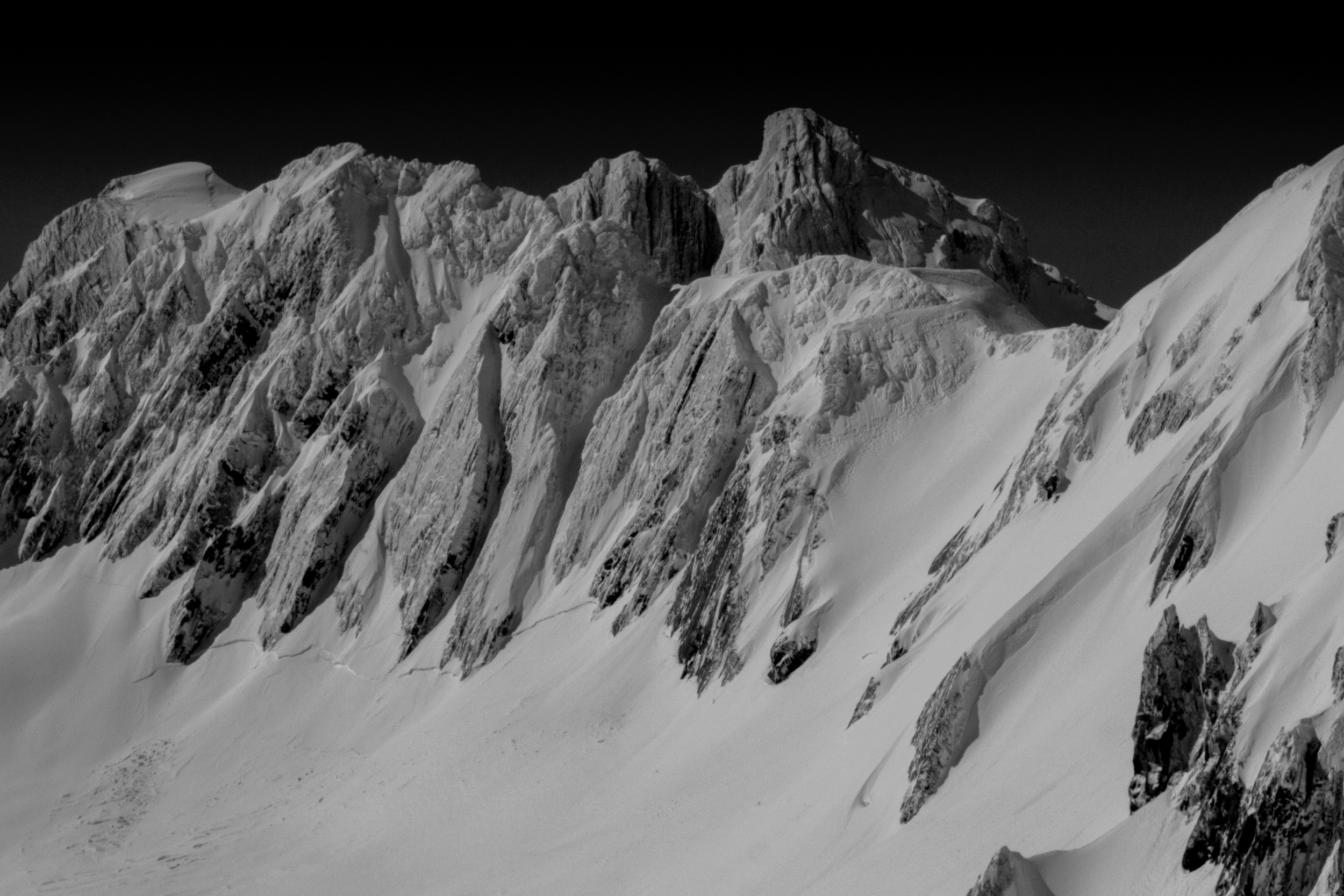 moutains_bw-1180688.jpg