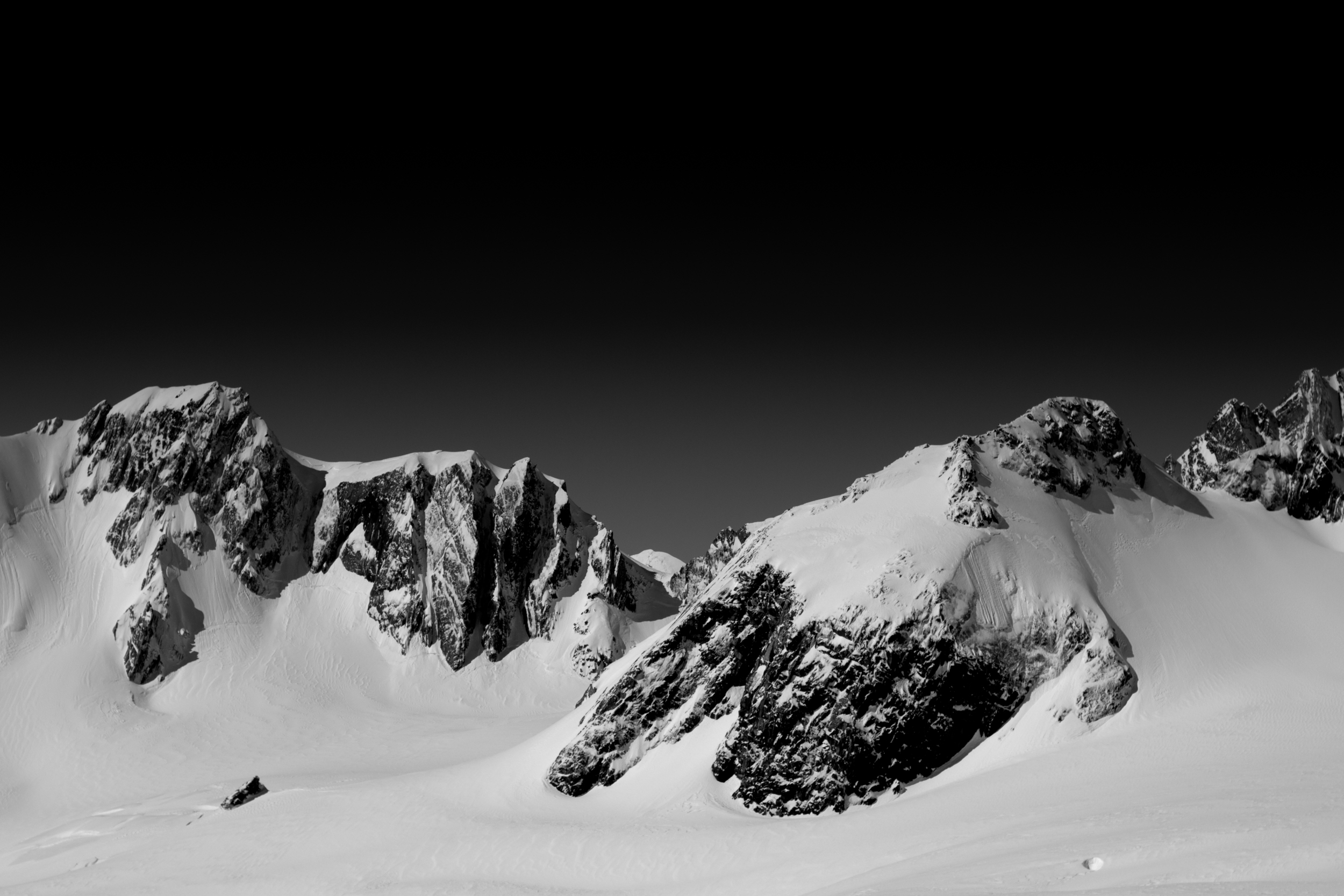 moutains_bw-1180701.jpg