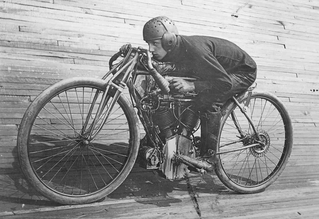 classic-motorcycles-the-history-of-board-track-racing.jpg